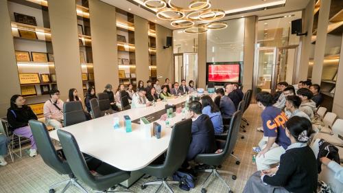 跨邦互换启新篇，共探产学研新蹊径